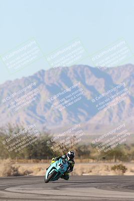 media/Dec-07-2025-CVMA (Sun) [[3e7d2de5dc]]/Race 16-Formula Middleweight/